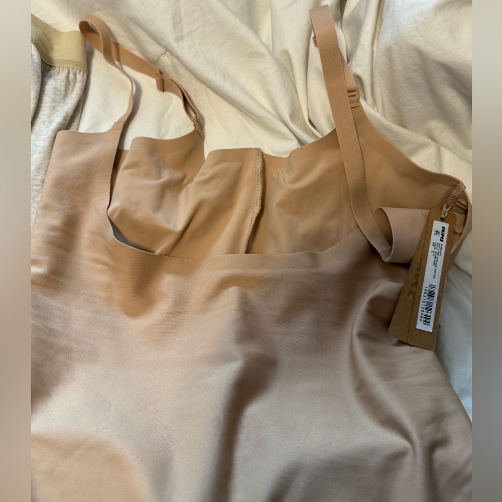 SKIMS BUTT LIFTING open bust Women's Intimate Wear bodysuit WITH BUTT PADDING!